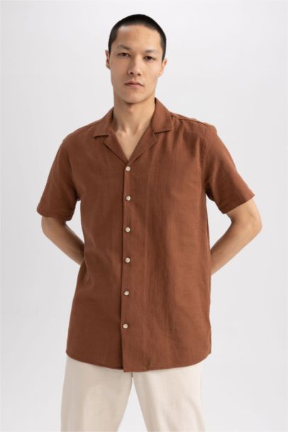 Chemise en coton à manches courtes et col boutonné Coupe moderne