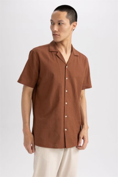 Chemise en coton à manches courtes et col boutonné Coupe moderne