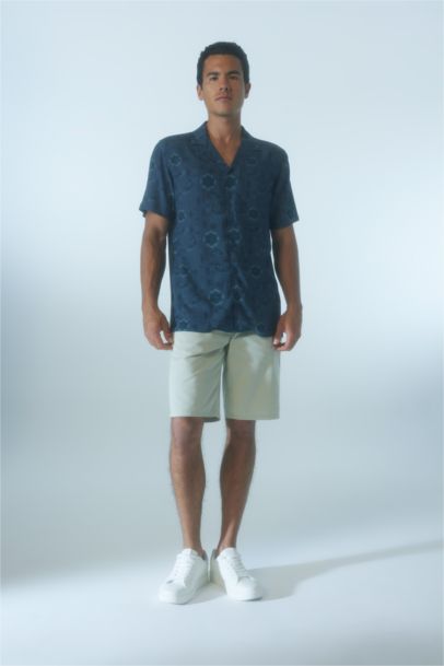 قميص مخطط فيسكوز بقصة عادية