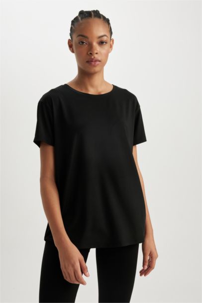 تيشيرت نص كم قصة مريحة برقبة مستديرة