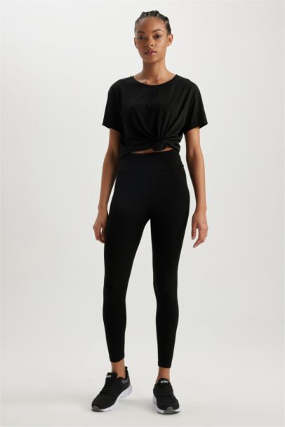 تيشيرت نص كم قصة مريحة برقبة مستديرة