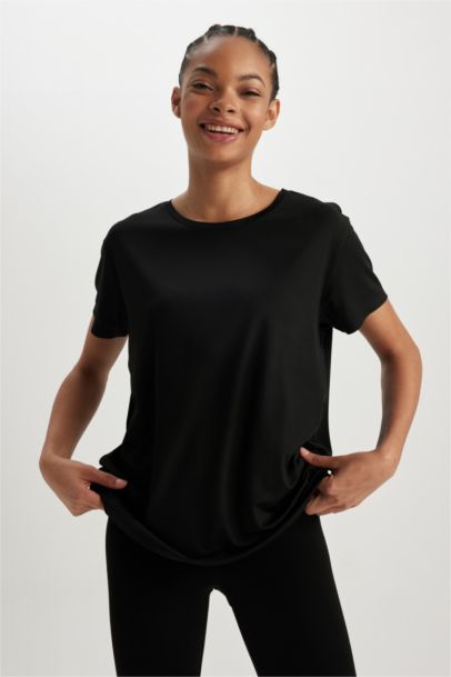 تيشيرت نص كم قصة مريحة برقبة مستديرة