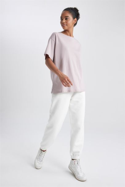 تيشيرت رياضي ممشط بطبعة شعار قصة مريحة