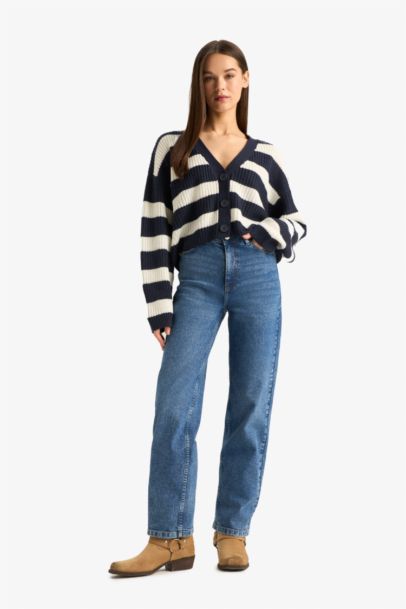 جاكيت صوف قصة عادية بياقة V