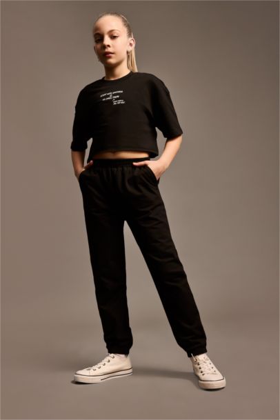 Комплект: Футболка с круглым вырезом и принтом, спортивные брюки на резинке для девочек