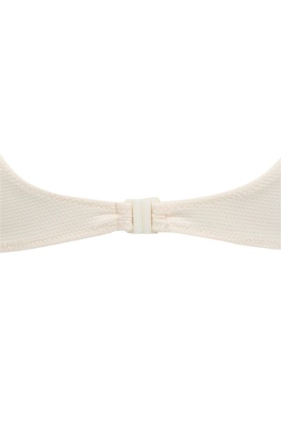 بيكيني توب قصة عادية من Fall In Love