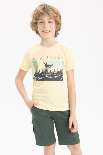 T-Shirt À Manches Courtes İmprimé À Col Rond Et Coupe Standard Pour Garçon