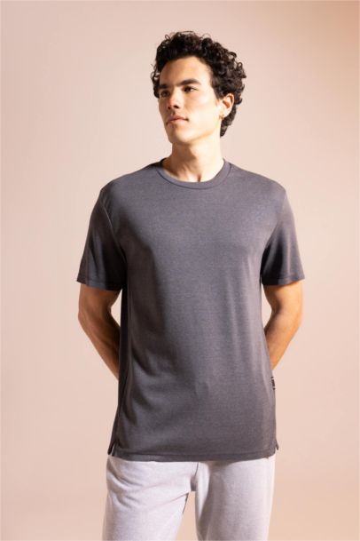 Regular Fit Crew Neck Basic Short Sleeve Premium T-Shirt
