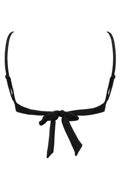 بكيني توب قصة عادية