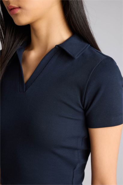 Футболка кашкорсе Fitted в рубчик с воротником поло и коротким рукавом