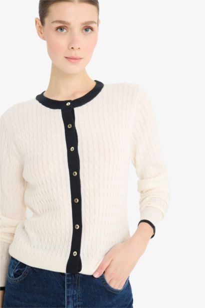 Fitted Crew Neck Buttoned Basic Knit Cardigan