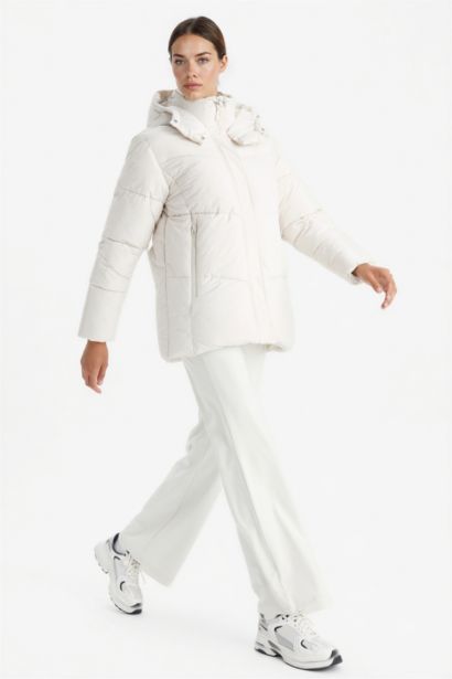 Su İtici Regular Fit Yarım Polar Astarlı Kapüşonlu Fermuarlı Kışlık Mont