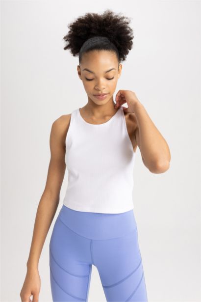 كروب توب برقبة مستديرة بدون أكمام من DeFactoFit