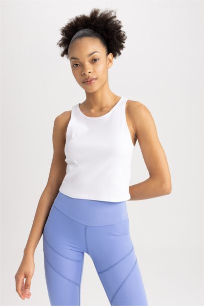 كروب توب برقبة مستديرة بدون أكمام من DeFactoFit