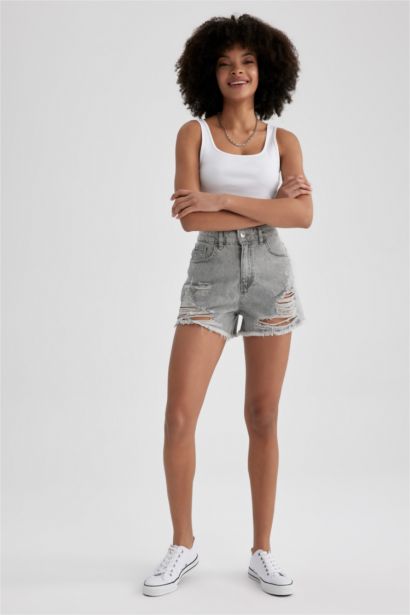 Mom Fit Normal Waist Cropped-Tip Denim Shorts