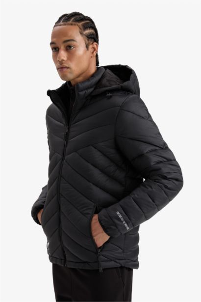 قمصلة نفخ سليم فيت بغطاء للرأس مقاوم للماء من DeFactoFit