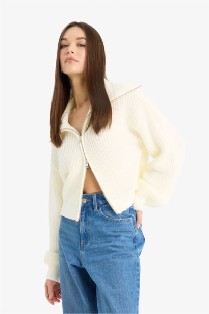 جاكيت تريكو سليم فيت بياخة بولو