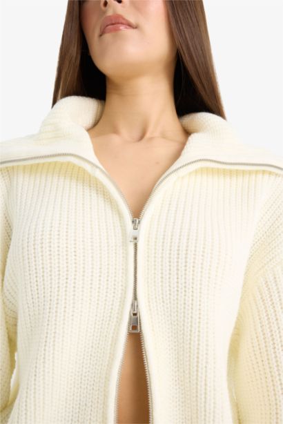 جاكيت تريكو سليم فيت بياخة بولو