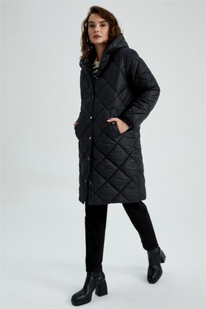 Парка стандартного крою для жінок