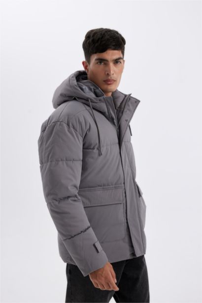 Slim Fit Dar Kesim Astarlı Kapüşonlu Fermuarlı Çift Cepli Kışlık Şişme Mont