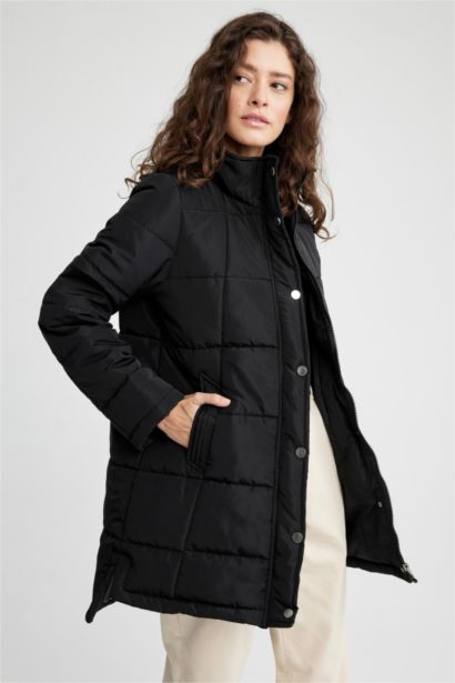 Парка стандартного крою для жінок