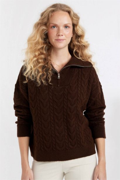 Свитер оверсайз с воротником