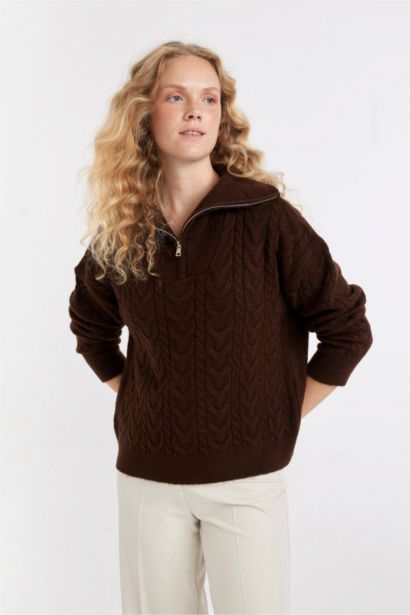 Свитер оверсайз с воротником