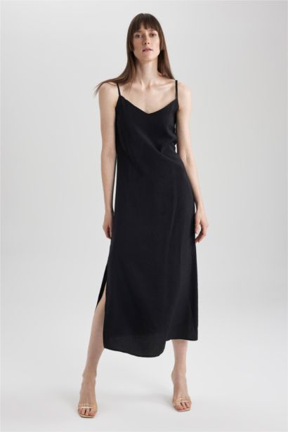 فستان ميدي بحمالات بياقة V مفصل بفتحة