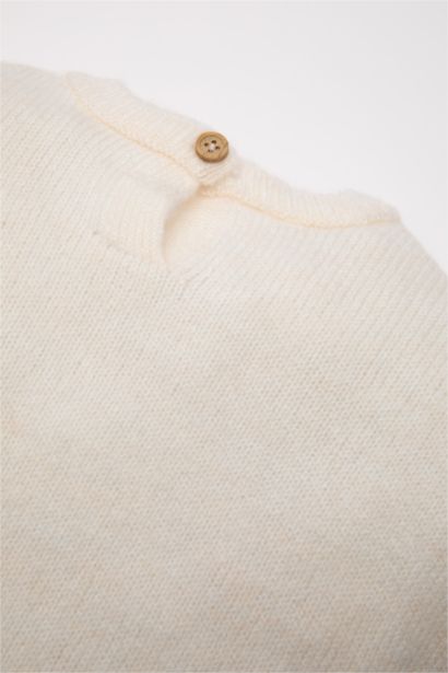 بلوفر تريكو بناتي قصة عادية برقبة مستديرة