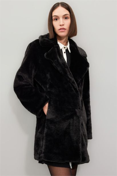 Плюшевое пальто оверсайз свободного кроя