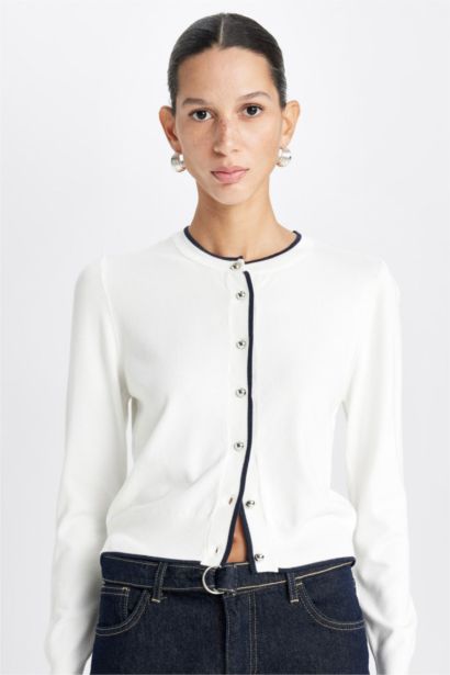 جاكيت صوف قصة عادية بياخة مستديرة