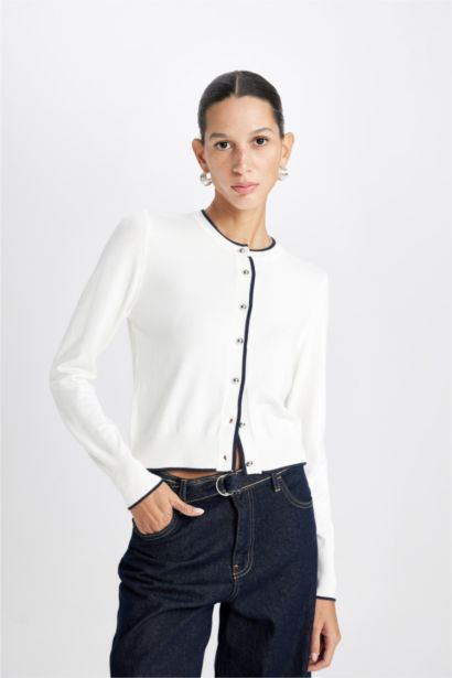 جاكيت صوف قصة عادية بياخة مستديرة