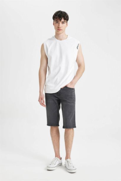 شورت جينز قصة عادية