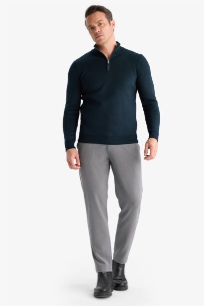 Standard Fit Half Zippered Basic Knit Pullover