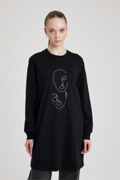 سويت تونيك مزخرف قصة عادية بياقة مستديرة