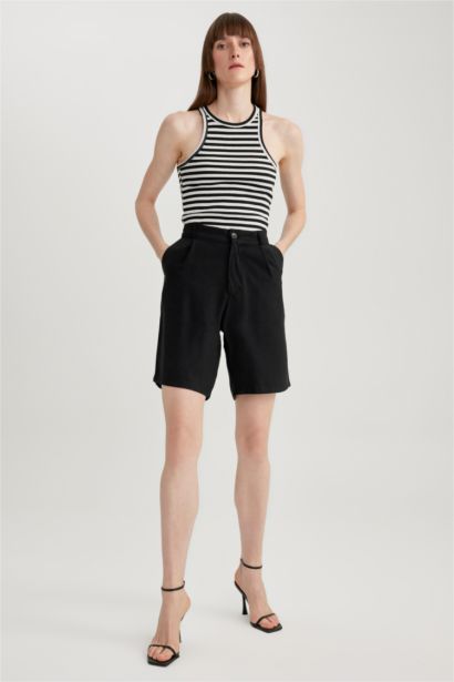 شورت بجيب وخصر عالي