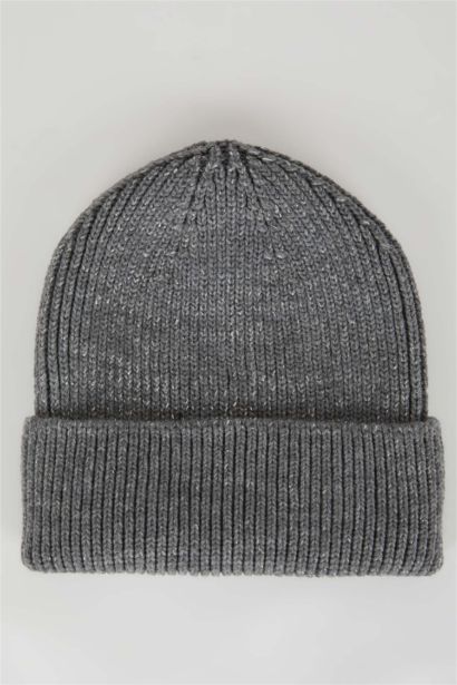 قبعة بيريه نسائي