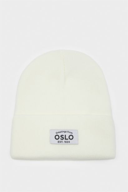 Kadın Dokuma Etiketli Bere