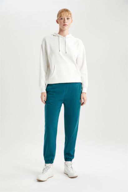 Standard Fit Pocketed Thick Fabric Sweatpants