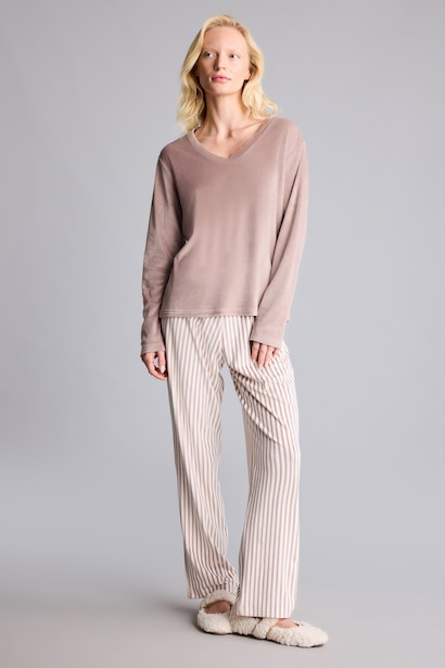 Uzun Kollu Velur Pijama Takımı