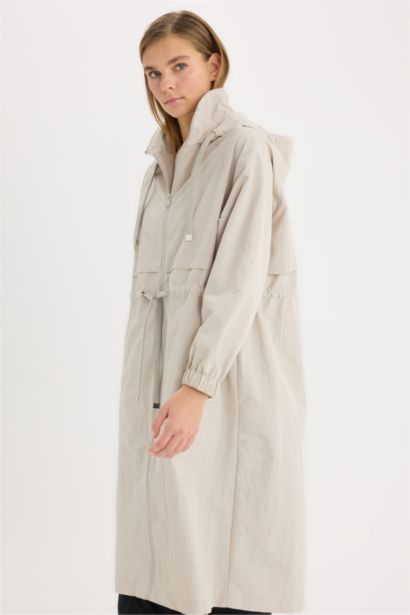 Su İtici Uzun Yağmurluk Kapüşonlu Fermuarlı Cepli Beli Büzgülü Mevsimlik