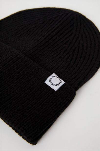 Woman Woven Labeled Knitted Beanie