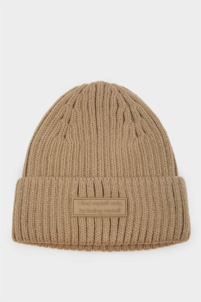 Kadın Dokuma Etiketli Bere