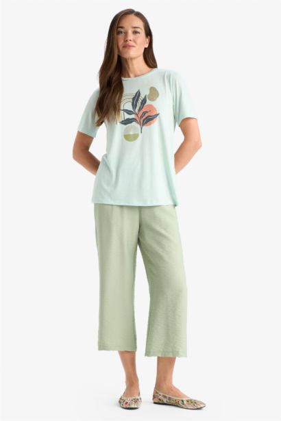 Straight Leg Capri Pants