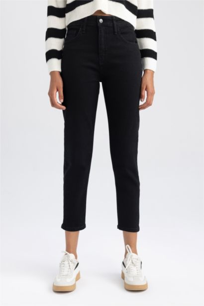 بنطلون جينز قصة مريحة