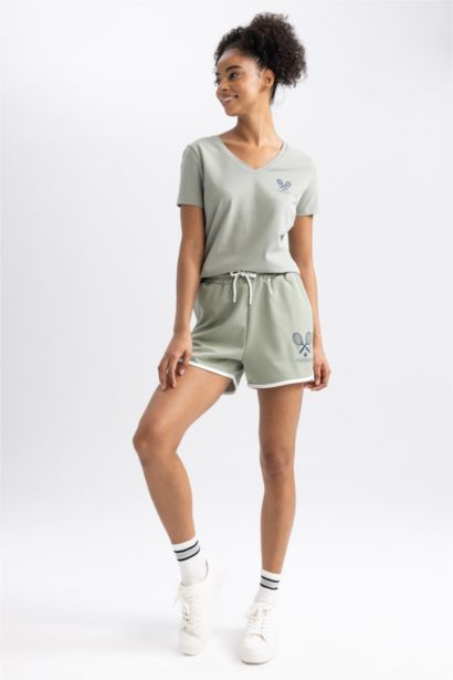 شورت رياضي بقصة عادية بجيوب