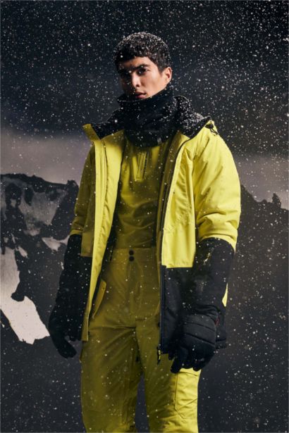 Куртка водоотталкивающая утепленная ветрозащитная с капюшоном и карманами, DeFactoFit