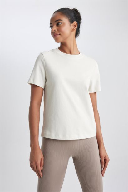 Standard Fit Crew Neck Short Sleeve T-Shirt