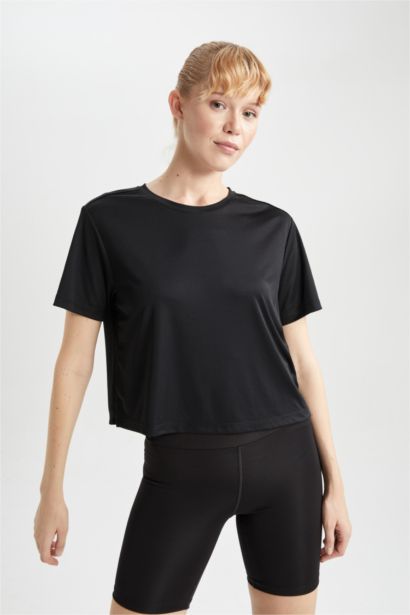 تيشيرت نص كم قصة فضفاضة برقبة مستديرة