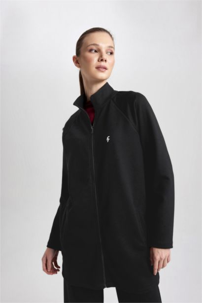 بلوفر بطبعة شعار قماش سكوبا قصة طويلة بجيب فليتو